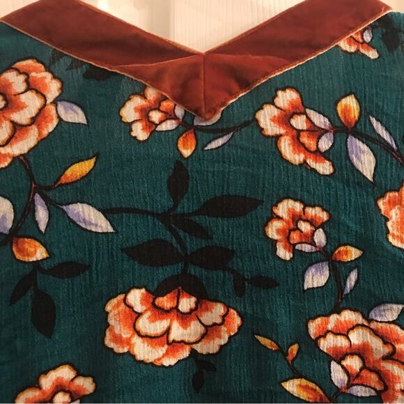 Forever 21 Floral Open front Top Size Large - Picture 3 of 7